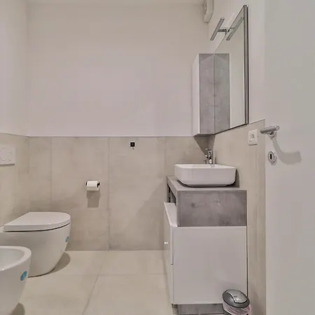 New - Mg 2 House - Centre *